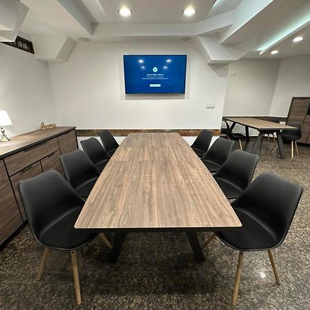 Хотел Аврора Haskovo Ngoại thất bức ảnh