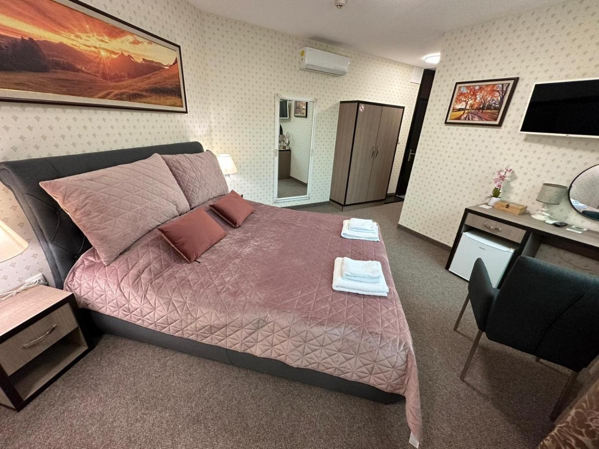 Хотел Аврора Haskovo Ngoại thất bức ảnh