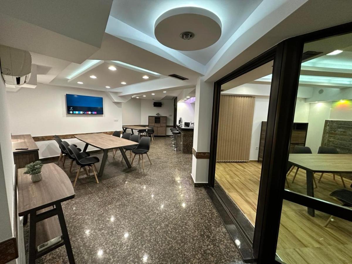 Хотел Аврора Haskovo Ngoại thất bức ảnh