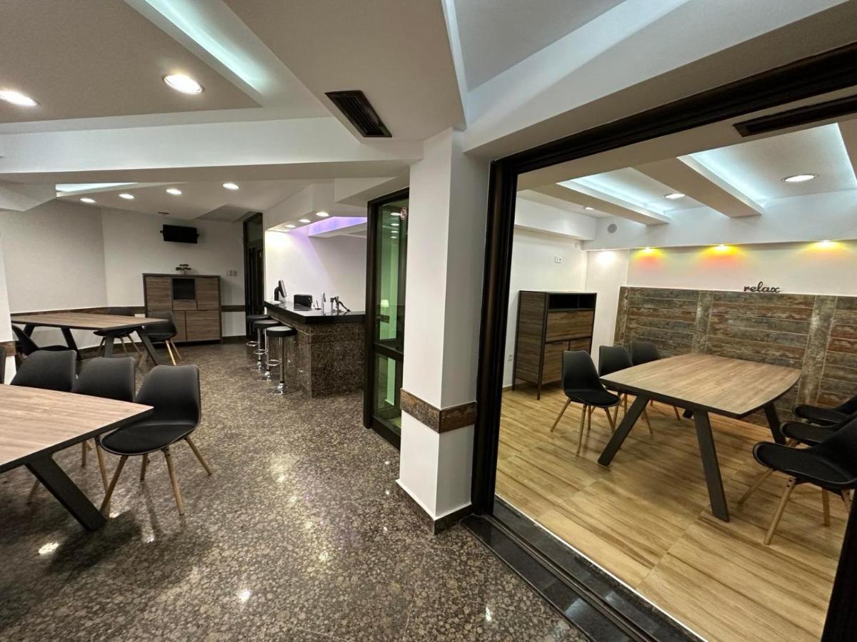 Хотел Аврора Haskovo Ngoại thất bức ảnh